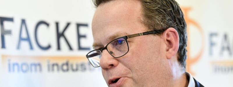 Henrik Montgomery/TT: Unionens ordförande Martin Linder gör tummen ned. Arkivbild.