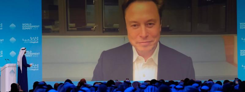 Kamran Jebreili/AP/TT: Elon Musk både satsar och varnar för AI-tekniken. Här talar han via länk till konferensen World Government Summit i Dubai i februari.