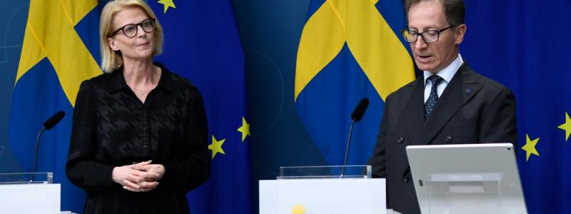 Fredrik Surell/TT: Finansminister Elisabeth Svantesson (M) berättar under en pressträff att regeringen inrättar en så kallad produktivitetskommission. Den ska ledas av nationalekonomen Hans Lindblad.