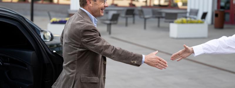 Björn Larsson Rosvall/TT: Ulf Kristersson (M) besökte på onsdagen bland annat Volvo lastvagnar i Göteborg.