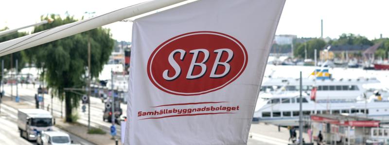 Anders Wiklund/TT: Flaggan på SBB:s kontor på Strandvägen i Stockholm. Arkivbild.