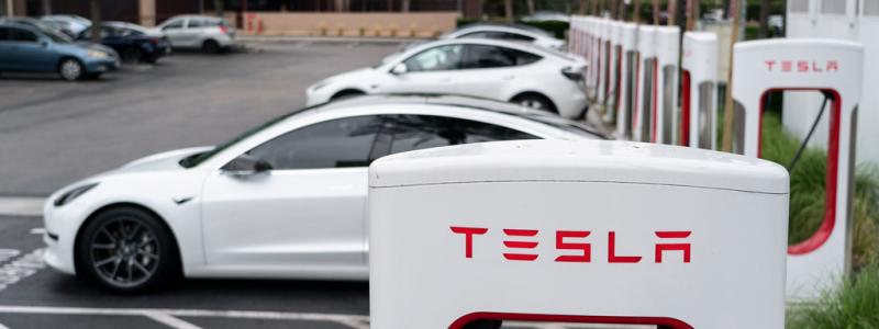 Jae C Hong/AP/TT: Tesla steg ytterligare på börsen efter besked om ett avtal med konkurrenten General Motors.