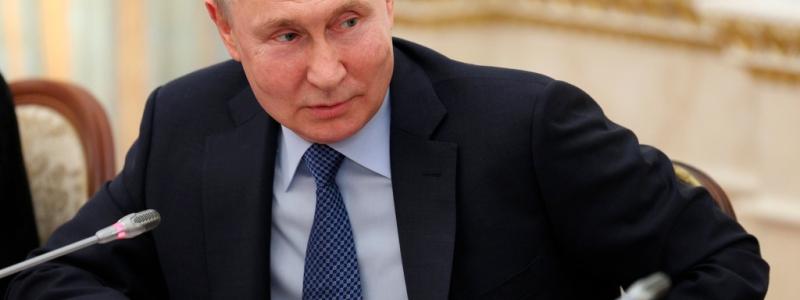Gavriil Grigorov/AP/TT: I en tv-sänd kommentar meddelade president Vladimir Putin att Ryssland "funderar" på att lämna spannmålsavtalet. Arkivbild.