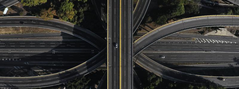 Matias Delacroix/AP/TT: Tät biltrafik kan komma att avlastas av flygande elektriska bilar. Arkivbild.