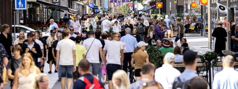 Stefan Jerrevång/ TT: Nu hoppas modeindustrin att turister ska bära den svenska handeln under sommaren. Arkivbild.