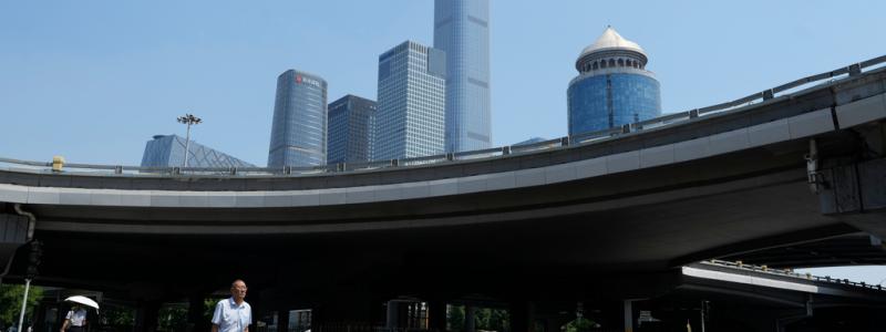 Ng Han Guan AP/TT: Den kinesiska ekonomin saktar in. I bakgrunden Pekings centrala finansdistrikt.