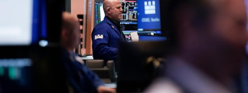 Seth Wenig/AP/TT: De tunga indexen på USA-börsen föll på tisdagen. Arkivbild.