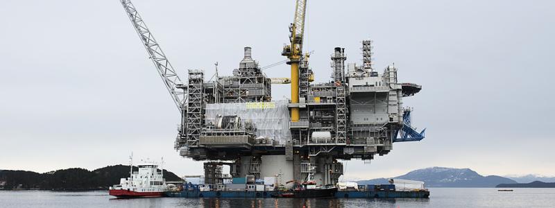 Marit Hommedal NTB/TT: En svag norsk krona och tidigarelagda satsningar trycker upp den norska olje- och gasindustrins investeringsbudget. Arkivbild