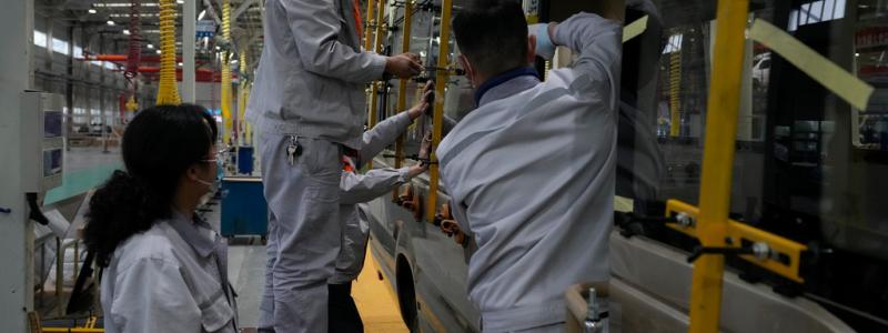 Andy Wong/AP/TT: Industriaktiviteten i Kina fortsätter att minska. Arkivbild.