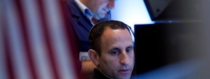 Richard Drew/AP/TT: Investerarna blickar framåt mot flera ekonominyheter som presenteras under veckan som kommer. Arkivbild.