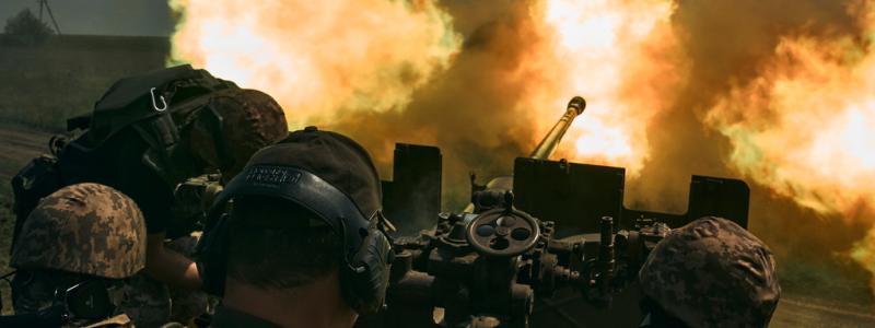 LIBKOS/AP/TT: Ukrainska soldater avfyrar artilleri i en bild från tidigare i år.