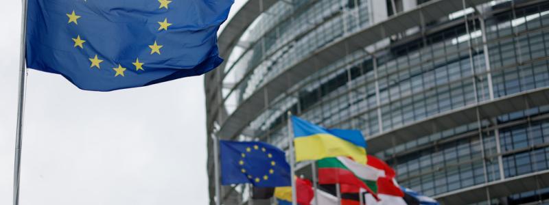 Jean-Francois Badias/AP/TT: EU-flaggan vid Europaparlamentet i Strasbourg. Arkivbild.