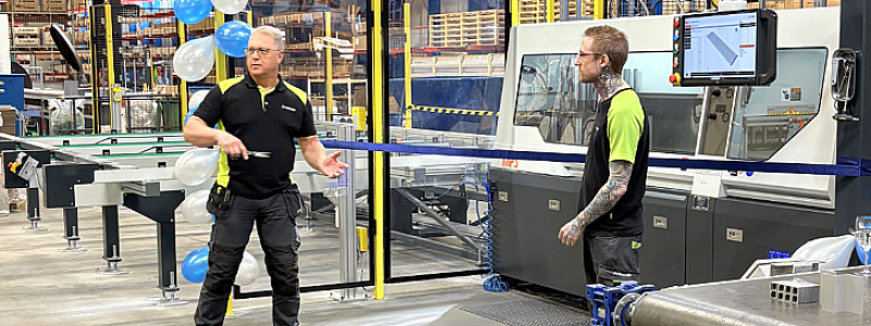 Från vänster: Krister Ståhlgren, lager- & produktionschef och Adam Hulthén, produktion, på Alutrade. Foto: Alutrade
