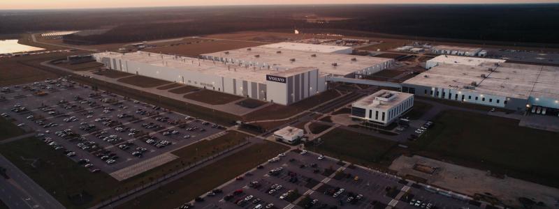 Volvo Cars har det senaste decenniet investerat 1,3 miljarder dollar i anläggningen i South Carolina. Fabriken har för närvarande en installerad produktionskapacitet på 150 000 bilar per år. Foto: Volvo Cars