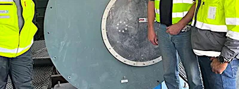 Slangpumpar av den här typen är inte en universallösning för alla gruvmiljöer, men tekniken används ofta där sediment, kalkslam eller järnmalmspasta sliter ned metallkomponenter på kort tid. I flera svenska anläggningar, bland annat vid LKAB i Svappavaara, används liknande system för att flytta slurry i pelletiseringsprocesser. Foto: Valmet