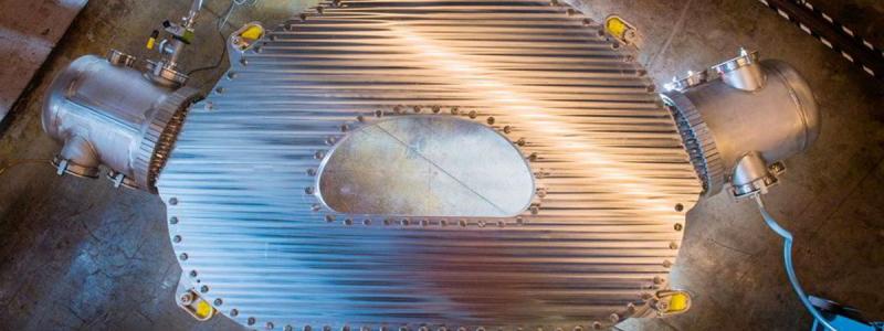 Forskningen, som publicerades för första gången ifjol introducerade en magnet som under ett experiment 2021 uppvisade världsrekordet tjugo tesla i magnetisk styrka. Denna banbrytande prestation kan vara nyckeln till att låsa upp kärnfusion - en process som sker naturligt i stjärnor och har potential att leverera obegränsad energi utan koldioxidutsläpp.Foto:Massachusetts Institute of Technology (MIT) / företaget Commonwealth Fusion Systems (CFS)