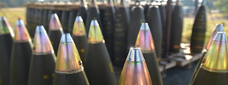 Ett antal 155 mm artilleriskott från finländska försvarsmaterialtillverkaren Nammo. Kredit: Brian E. Christiansen/Flickr (Creative Commons).