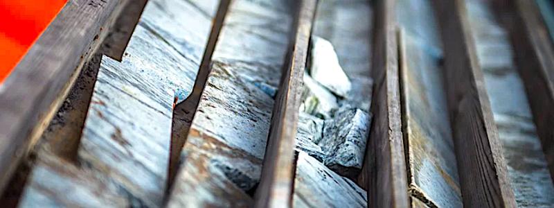 Den äldsta delen av det finska berggrunden bildades för mer än 3 miljarder år (Ga) sedan. Under denna period bildades stora mängder plutoniska bergarter, som idag syns som granit, gnejs och migmatiter. Grönstensbältena i östra Finland bildades genom vulkanisk aktivitet och avlagring av vulkaniska och sedimentära bergarter mellan 2,9 och 2,6 Ga. Bild: Sotkamo Silver