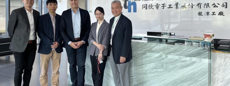 Personer på översta bilden (från vänster till höger): Farzan Ghavanini och Taiwan-baserade Chin Jung Kou från Smoltek tillsammans med Heinz Ru och kollegor från Tong Hsing. Foto: Smoltek