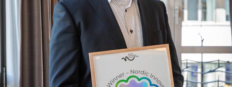 Weeefiner vann priset för sin uppfinning som "möjliggör selektiv återvinning av värdefulla råämnen från industrins processvatten". Foto: Patentstyret/Kuvassa Elmeri Lahtinen