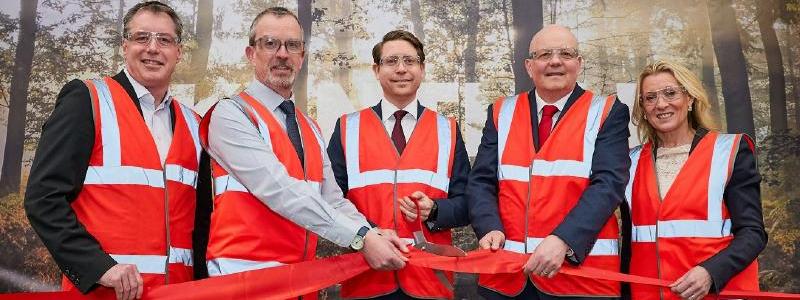 På bilden: Peter Lindelöv, Global Operations Manager, BU Heating Systems Kanthal, Scott Lawson, Production Unit Manager, Perth Kanthal, Robert Stål, President Kanthal, Simon Lile, President of Business Unit Heating Systems, Kanthal och Yvonne Edenholm, Press and Media Relations Manager, Kanthal och Alleima Foto: Fraser Band