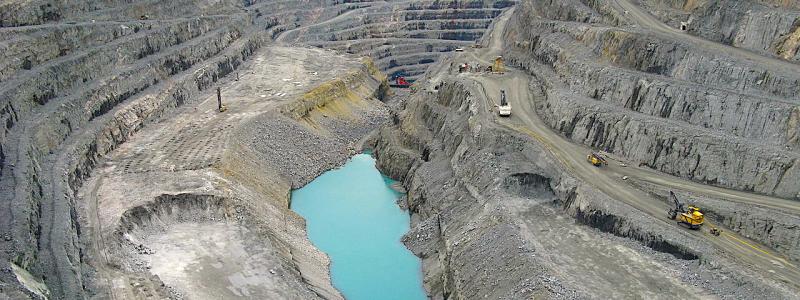 Aitikgruvan är en koppargruva som ligger cirka 15 kilometer östsydöst om Gällivare i Lappland. Gruvan ägs av Boliden AB genom dotterbolaget Boliden Mineral och är Skandinaviens största dagbrott samt en av Europas största koppargruvor.
Aitikgruvan har över 800 anställda (2023) och är den största privata arbetsgivaren i Gällivare kommun. Enligt prognoser från 2023 beräknas gruvans livslängd sträcka sig till år 2049. Foto: Wikipedia Commons Lic. Kredit: TZorn -