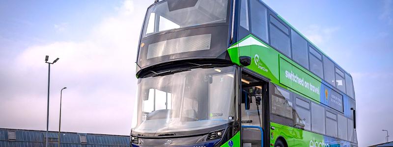 Enviro100EV "the big small bus" och den nya Enviro200EV allroundern och den passagerartäta Enviro400EV dubbeldäckaren kommer tillsammans att ge värde genom effektivitet, livslängd och flexibilitet. Foto: Alexander Dennis