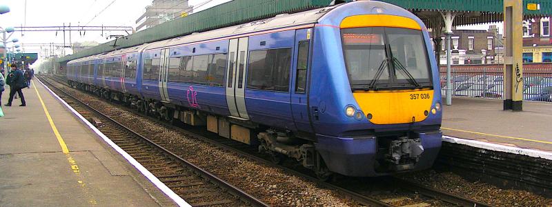 C2c ägs av Trenitalia och används i passagerartrafik på linjerna London, Tilbury och Southend i östra London och södra Essex. Förutom Electrostars driver c2c även 12 Class 720 Aventra-tåg, som också byggdes av Alstom i Derby.Foto: Wikipedia Common Lic. Kredit: LennartBolks-contribs