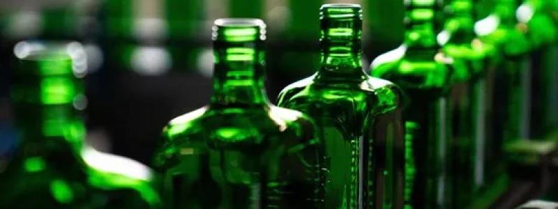 Det är tekniskt mer utmanande att producera färgat glas med bibehållen kvalitet i elektrifierade ugnar, särskilt för färger som kräver specifika kemiska sammansättningar.  Foto: Ardagh