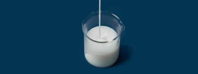 Materialet är en lågviskös, vattenbaserad aerogelsuspension som består av amorf, hydrofil kiseldioxid. Foto: Svenska Aerogel