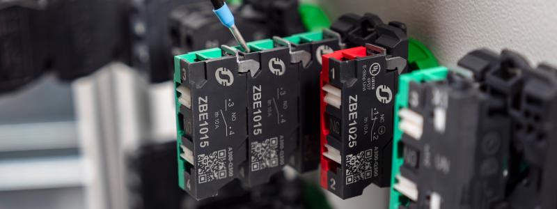 De nya kontaktblocken har en mer kompakt designen. Foto: Schneider Electric