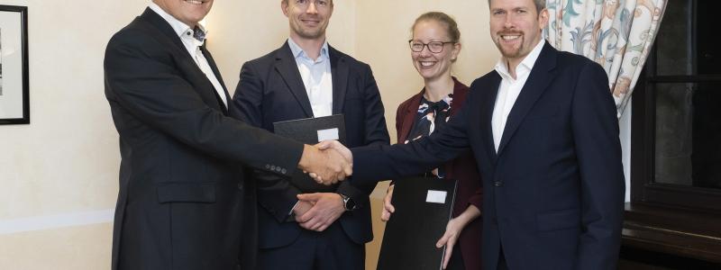 Från vänster: Mats Berneblad och Marcus Martinsson, Stena Recycling Group, Birgit Gerke och Daniel Schönfelder från BASF. Foto: BASF