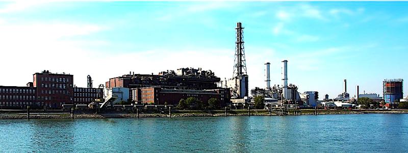 BASF:s industrianläggningar vid floden Rhein i Tyskland. Foto: Wikipedia Common, kredit: Ikar.us