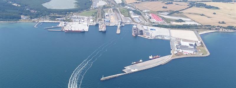 Den befintliga hamnen i Mukran i delstaten Mecklenburg-Vorpommern i Tyskland utgör en idealisk lokalisering för Outokumpus investeringsprojekt med sina utmärkta logistiska förbindelser både till Finland och Centraleuropa. Foto: Fährhafen Sassnitz GmbH
