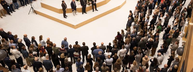 På scen från vänster: Carl-Johan Bergholm, chef för Saabs affärsområde Surveillance, Micael Johansson, vd Saab, Martin Eliasson, ordförande i byggnadsnämnden Solna stad, Johan Zachrisson, affärsutvecklingschef på Fabege. Foto: Fabege