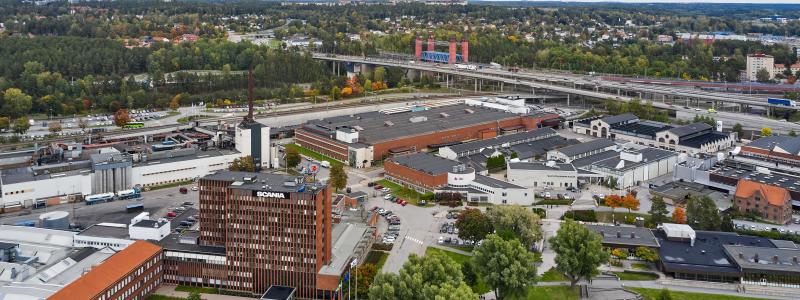 Södertälje med Scanias huvudkontor i förgrunden. Foto: Scania