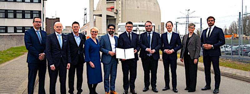 Den 13 mars undertecknades avtalet av Hessens delstatsregering under ledning av ministerpresident Boris Rhein, ekonomiminister Kaweh Mansoori och forskningsminister Timon Gremmels. Bakom initiativet står även fusionsteknikföretaget Focused Energy, Tekniska universitetet i Darmstadt, GSI Helmholtz-centret, samt industriföretaget Schott och andra aktörer. Avtalet signerades under det första rundabordssamtalet om kärnfusion vid anläggningen i Biblis.  Foto: Hessian State Chancellery