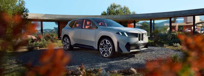 En ny Vision Vehicle från BMW Group ger en första inblick i Neue Klasse som en SAV: BMW Vision Neue Klasse X för med sig estetik, teknologi, hållbarhet och filosofi från Neue Klasse till sektorn för sportaktivitetsfordon. Den första helt elektriska upphöjda modellen baserad på den nya arkitekturen kommer att tas i serieproduktion vid fabriken i Debrecen (Ungern) år 2025. Foto: BMW Group