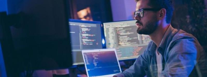 BTH har stark kompetens inom utbildning och forskning i cybersäkerhet och fokuserar bland annat på cyberranges, marin teknik, AI och SmartGrid-säkerhet. Foto: BTH