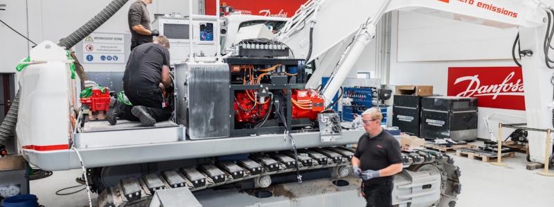 För projektet användes en bandgrävmaskin av modellen Develon DX300LC-7. Foto: Danfoss