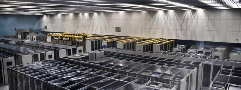 Datacenter XXXL. CERNs serverhall i Schweiz. Foto: Wikipedia Commons Lic. Kredit: Florian Hirzinger – www.fh-ap.com