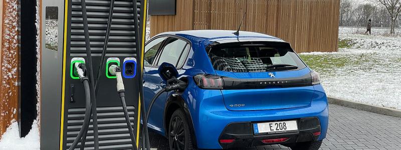 Batterier "står i centrum för omställningen till koldioxidsnåla transporter och den europeiska bilindustrins framtid, och utgör en suveränitetsfråga", enligt batteritillverkarna. Foto: Tomás Freres/WIkimedia Commons