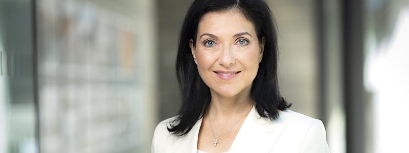 Katherina Reiche, minister för BMWi, Tysklands närings- och energidepartement, håller med om mycket av kritiken. Man hänvisar till förändrade geopolitiska villkor, överoptimistiska antaganden och regulatorisk osäkerhet som orsaker till förseningen. Foto: BMWi, Tysklands närings- och energidepartement.