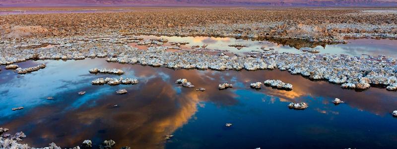 Salar de Atacama, en av världens största litiumfyndigheter. Foto: Francesco Mocellin/Wikimedia Commons
