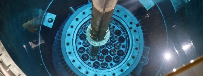 Här flyter nytt bränsle in i kärnkraftsverket i Lovisa. Fortum har dock säkrat sitt framtida bränslebehov genom ett nytt avtal med Westinghouse och ett lager av färskt bränsle. Detta säkerställer att Lovisa kan fortsätta sin drift fram till den tidpunkt då en ny upphandling av bränsle leverantörer genomförs som en del av livstidsförlängningen för anläggningen. Foto: Fortum