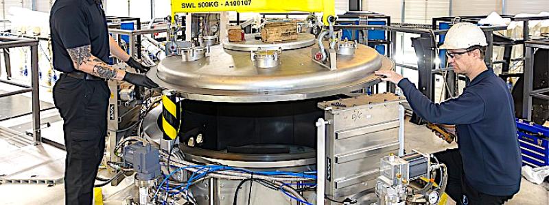 Förra året använde First Light sin amplifier i ett experiment vid Sandia National Laboratories' Z Machine i USA. Experimentet satte ett nytt tryckrekord för kvarts, från 1,5 terapascal till 1,85, samtidigt som provets förhållanden för högprecisionsmätningar bibehölls. Foto: First Light Fusion