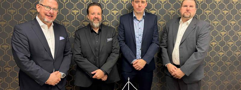 Henrik Walter (VD för Nomo Group), Kalle Tuominen (VD för Top-Osa), Timi Talliniemi och Mika Kytömäki - båda delägare i Top-Osa. Foto: Nomo