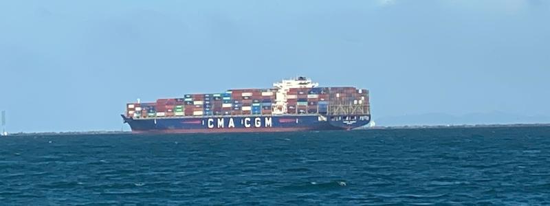 CMA CGM är det tredje största containerrederiet i världen. Containerfartyg utanför Panamas kust. Foto: Simon Matthis