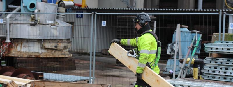 Inköpschefsindex (PMI - Purchasing Managers Index) är en konjunkturmätare för den svenska ekonomin som genomförs i samarbete mellan Swedbank och Silf för dels tillverkningsindustrin dels tjänstesektorn.