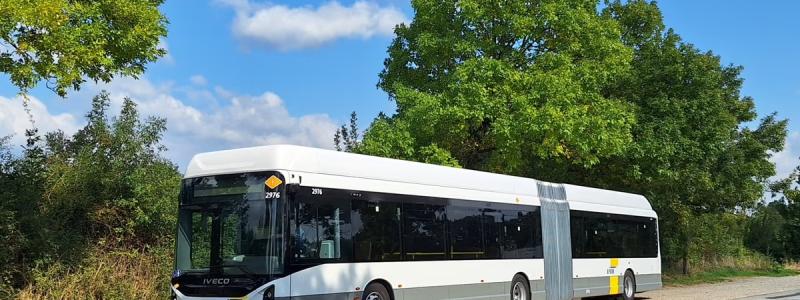 Ivecos ledbuss med eldrift. Med det ökande antalet elbussar och de omfattande investeringarna befäster Flandern sin position som en föregångare i Europas gröna omställning inom kollektivtrafik. Foto: Iveco